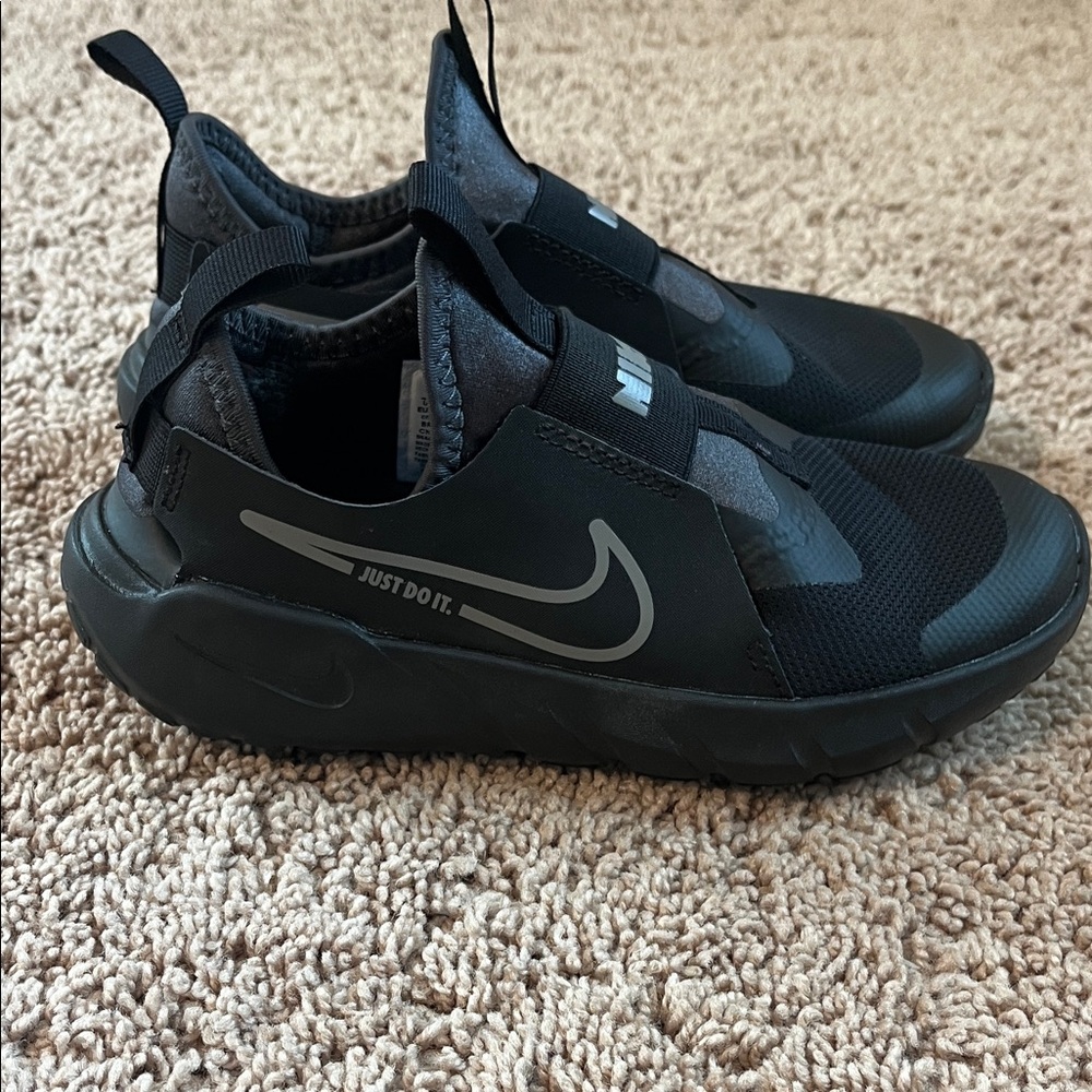Nike Kids Black Slip-On Sneakers